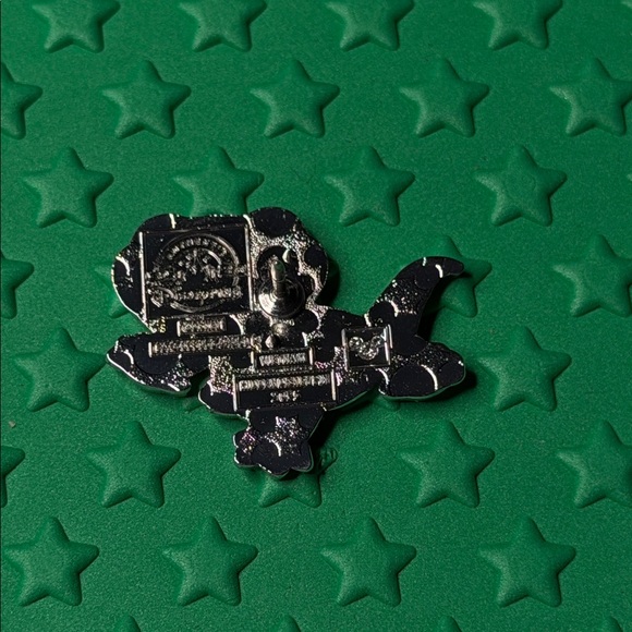 2025 Wave A Bruni Hidden Mickey Mystery Pin - Picture 3 of 3